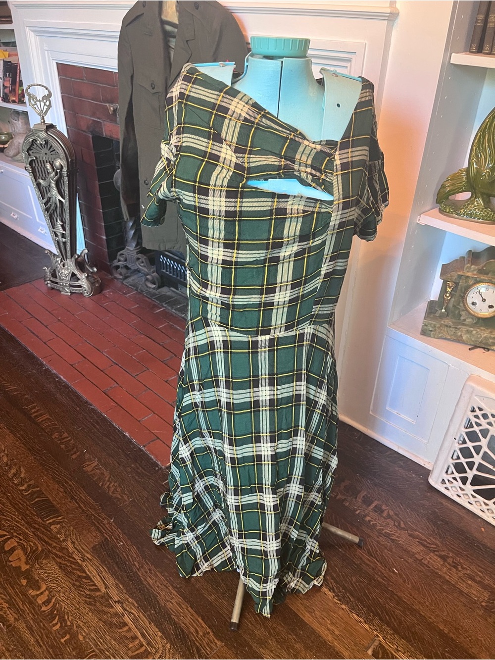 Unique Vintage Green Plaid Midi Dress with Puff Sleeves